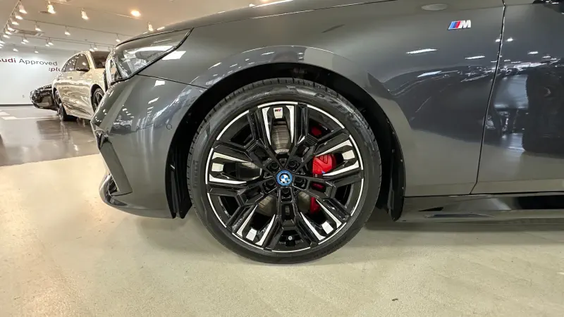 BMW i5