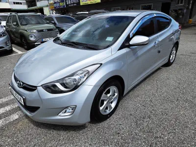 Hyundai AVANTE 1
