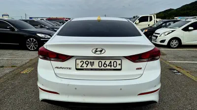 Hyundai AVANTE 4