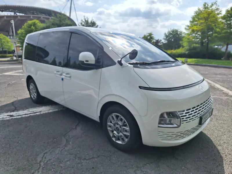 Hyundai Staria