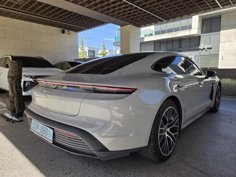 Porsche Taycan