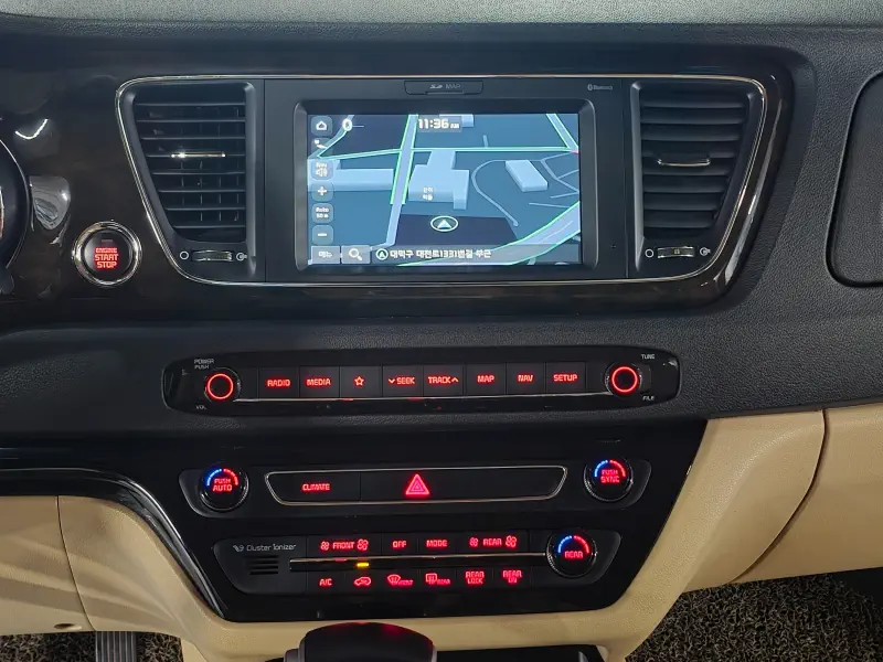 Kia Carnival