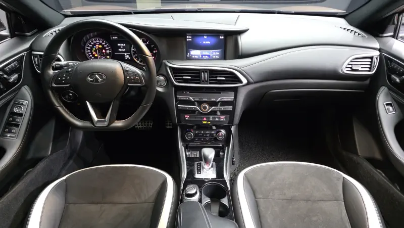 Infiniti Q30