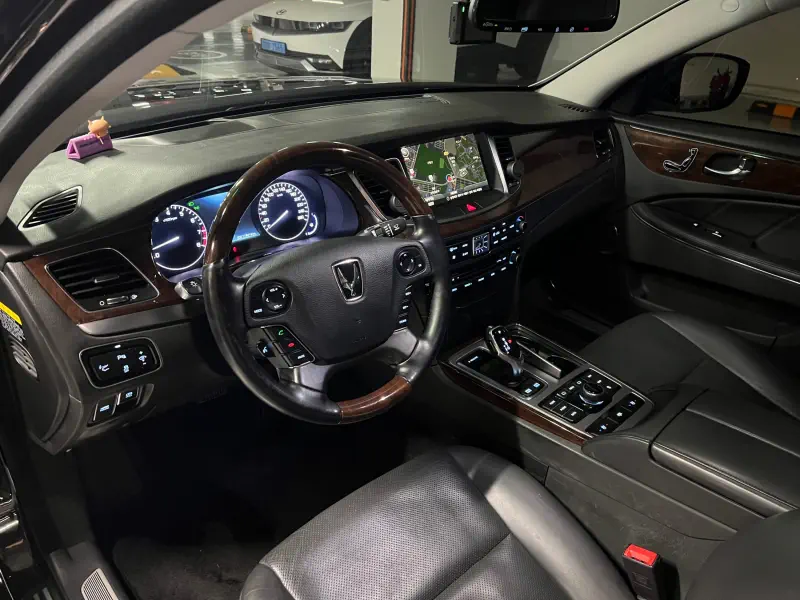 Hyundai Equus
