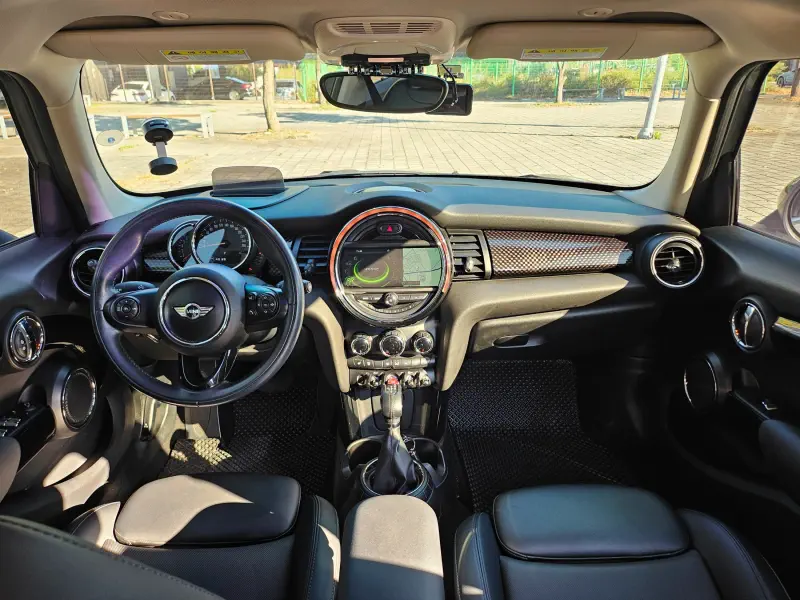 Mini Hatch