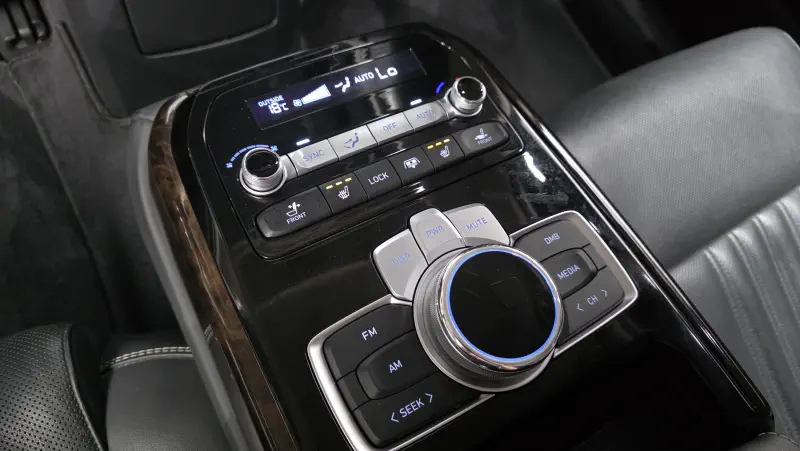 Genesis G90