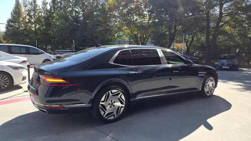 Genesis G90