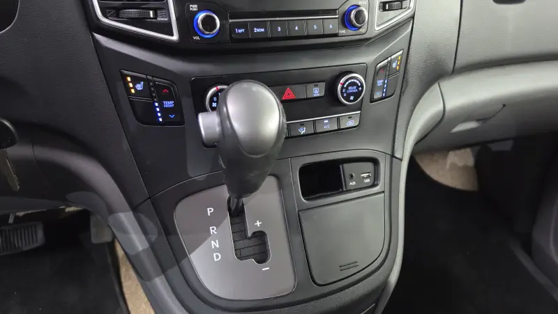Hyundai Grand Starex