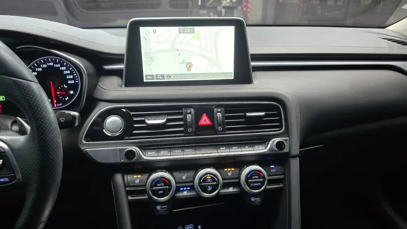 Genesis G70