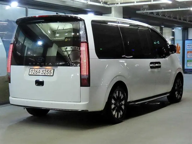 Hyundai Staria