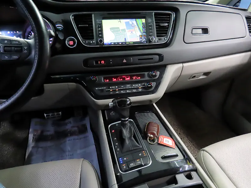 Kia Carnival