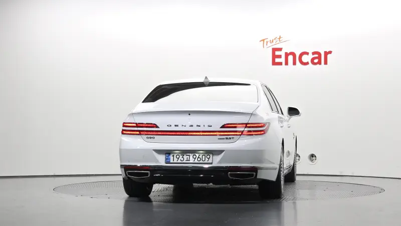 Genesis G90