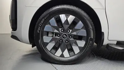 Hyundai Staria 4