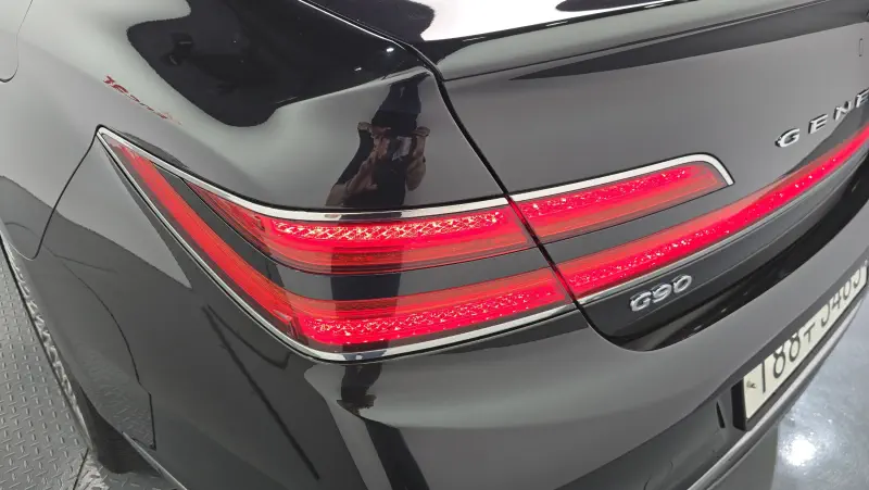 Genesis G90