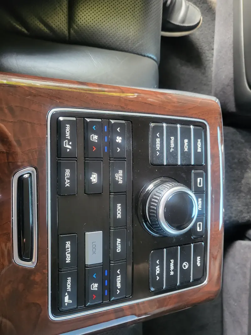 Hyundai Equus