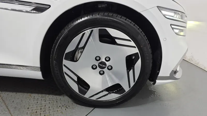 Genesis Electrified G80