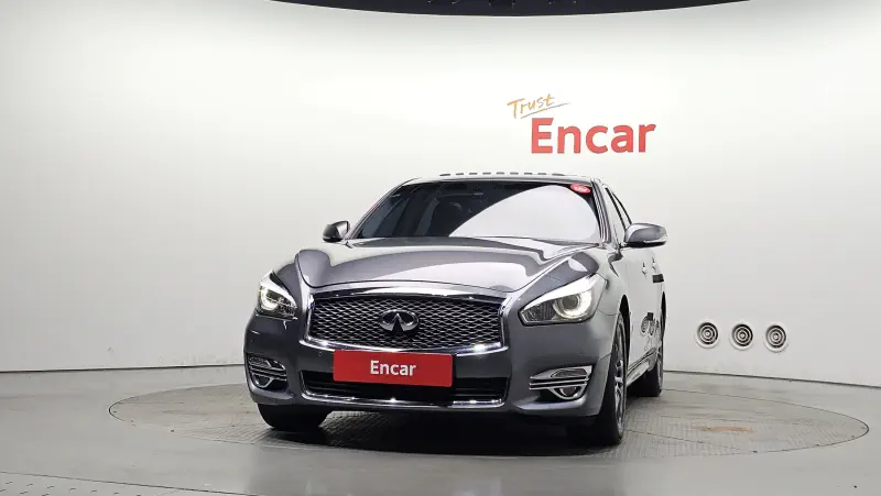 Infiniti Q70