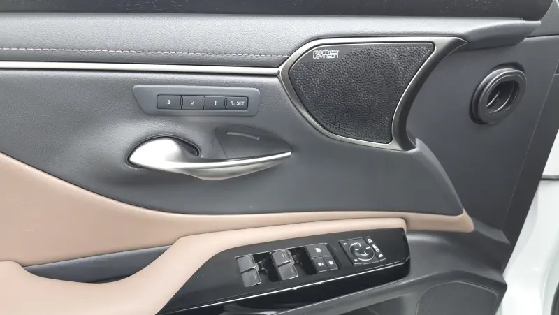 Lexus ES300h