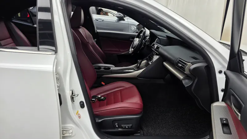 Lexus IS300
