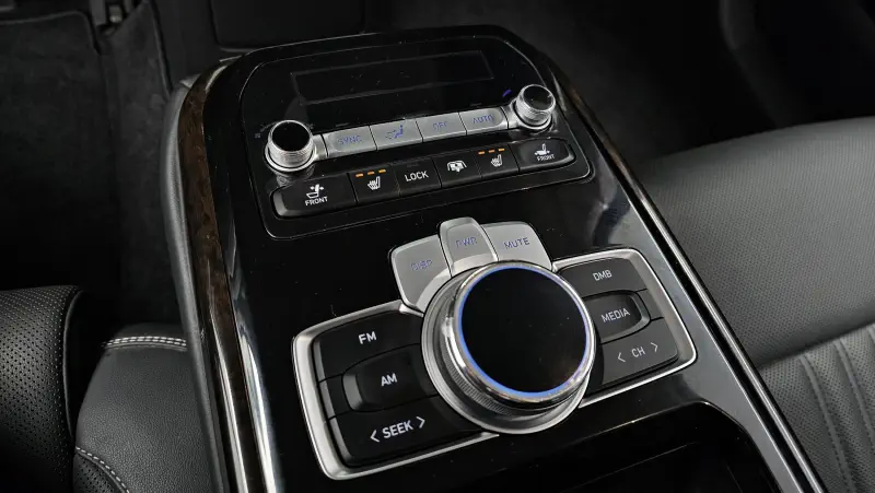Genesis G90