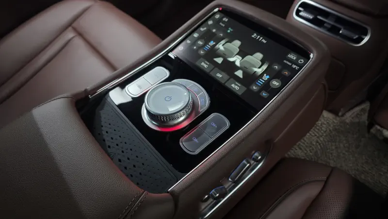 Genesis G90