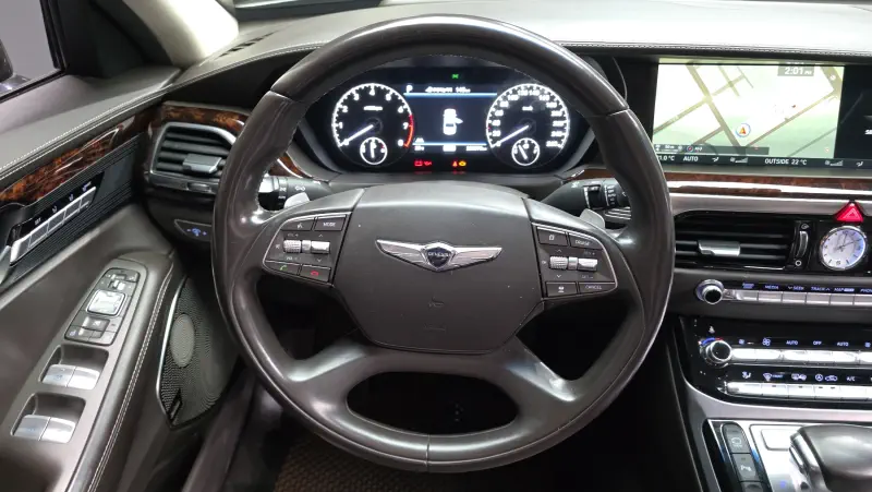 Genesis EQ900