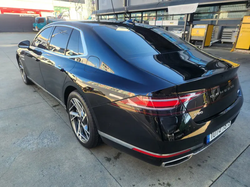 Genesis G90