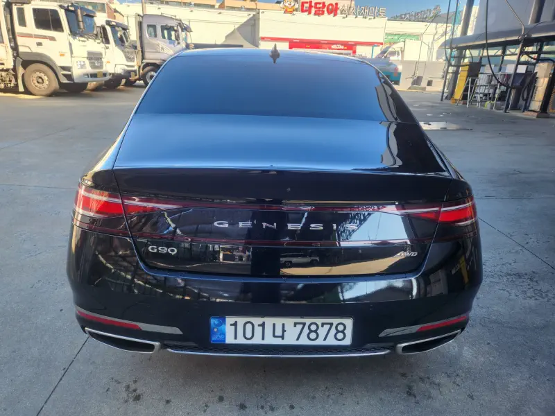 Genesis G90