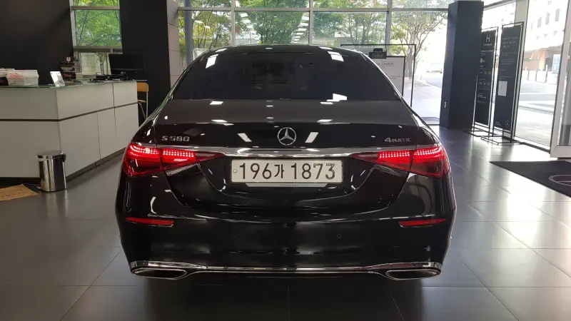Mercedes-Benz S-Class