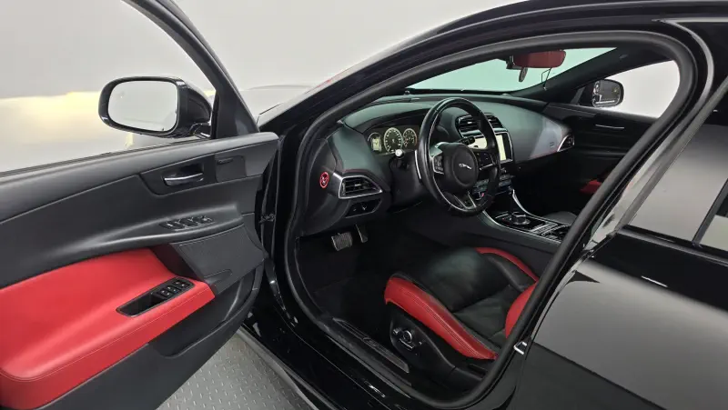 Jaguar XE