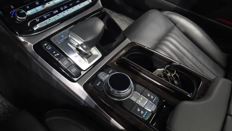 Genesis EQ900