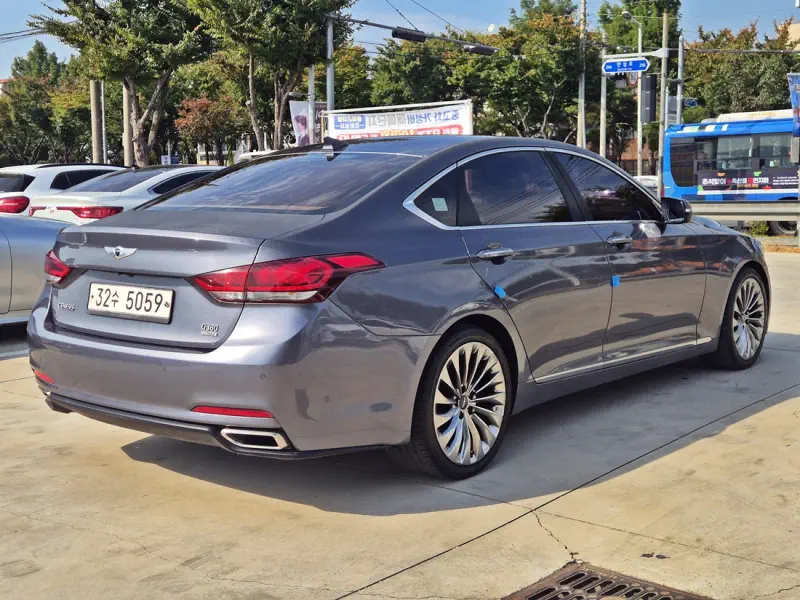 Hyundai Genesis