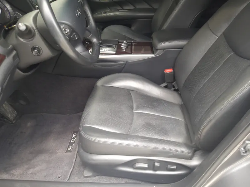 Infiniti Q70