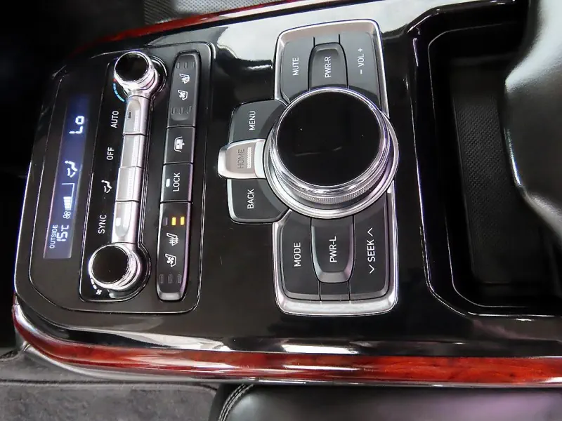 Genesis EQ900