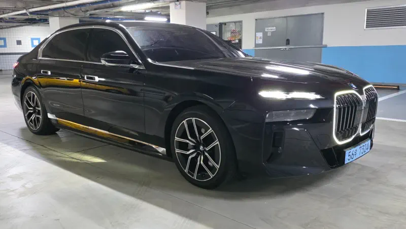BMW i7