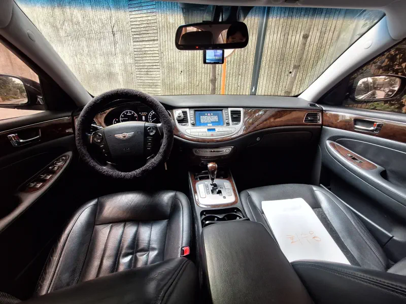 Hyundai Genesis
