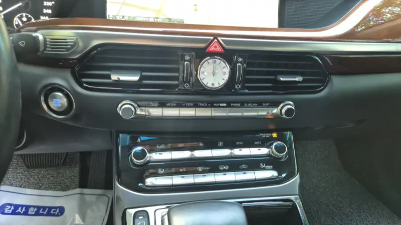 Genesis EQ900