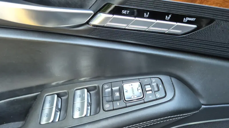 Genesis EQ900