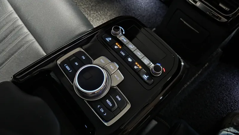 Genesis G90