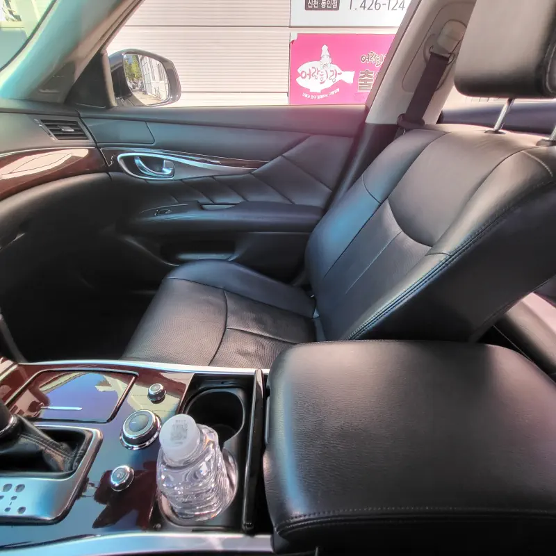 Infiniti Q70