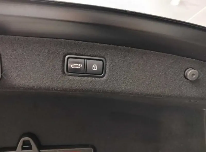 Genesis EQ900