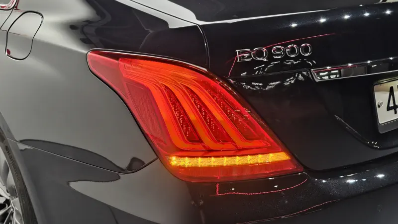 Genesis EQ900