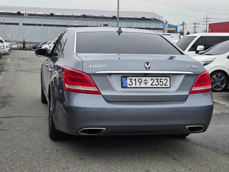 Hyundai Equus