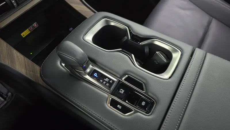 Lexus LM500h