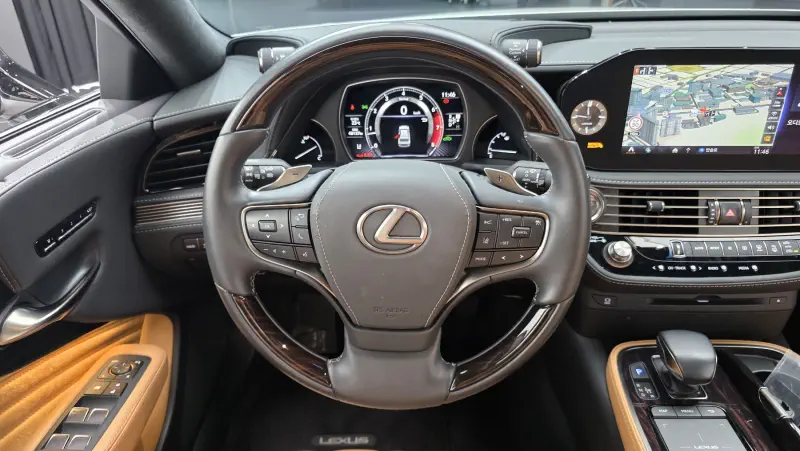 Lexus LS