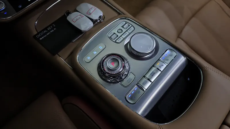 Genesis G90