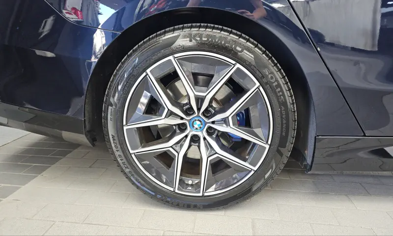 BMW i5