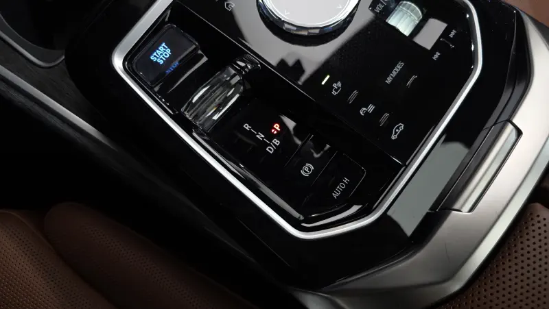BMW i7