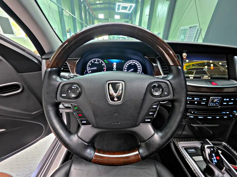 Hyundai Equus