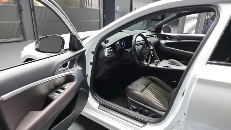 Genesis G70